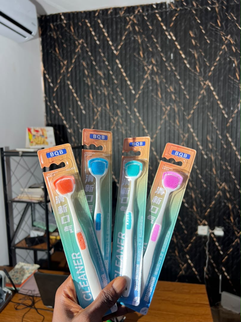 BROSSE À LANGUE – PACK FAMILIAL DE 4 PIÈCES